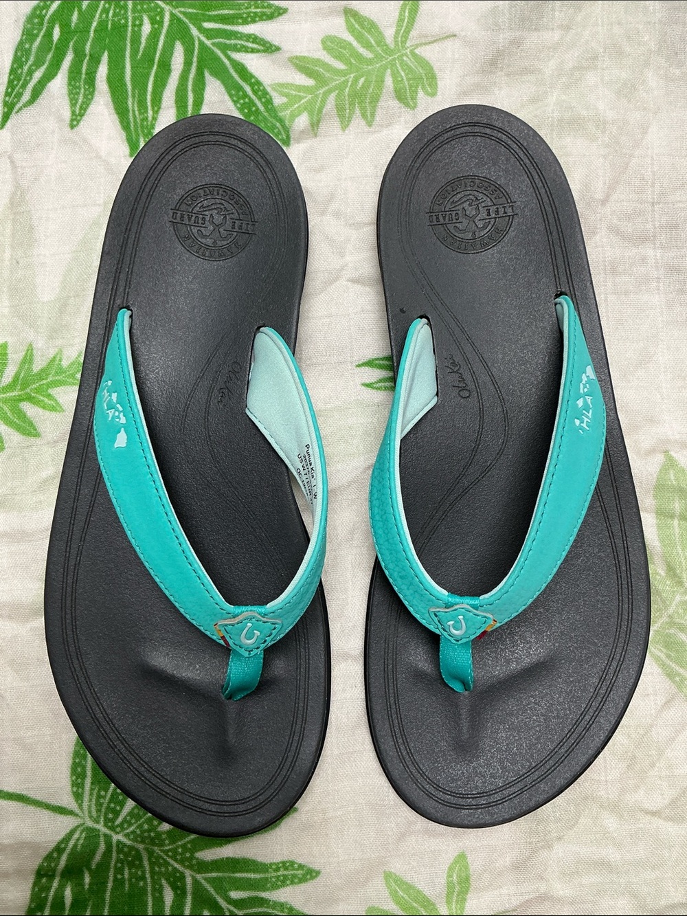 Olukai womens Hawaii lifeguard association punua kia’i slippers/ sandals. Size 7